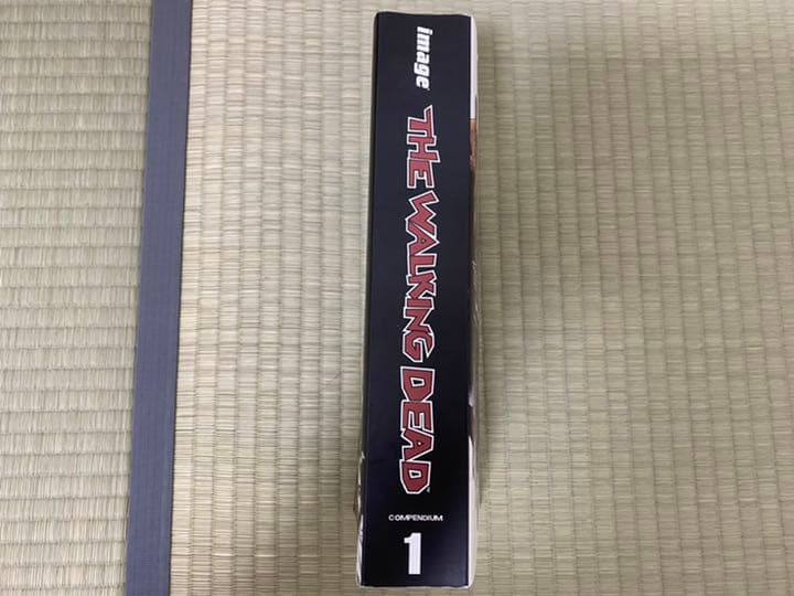 青年漫画 The Walking Dead Compendium Volume 1