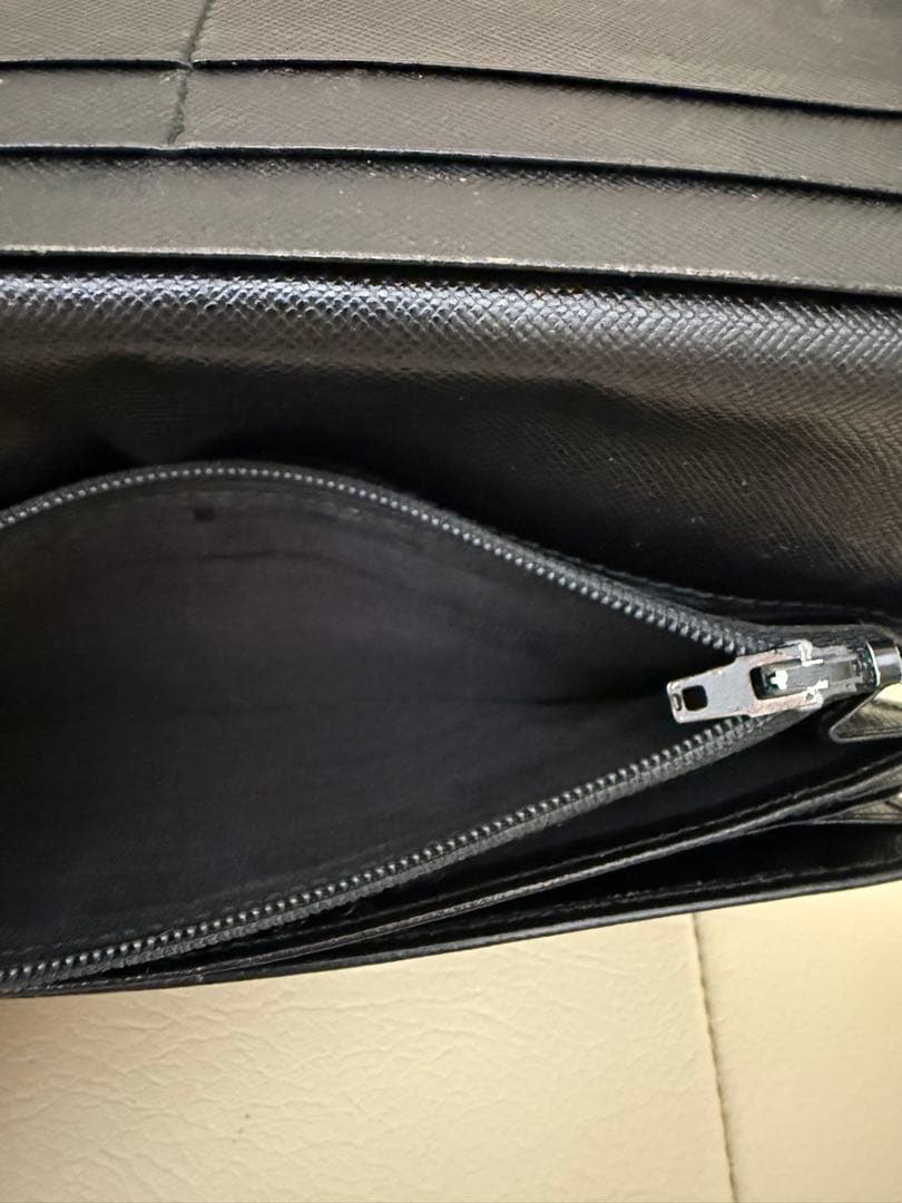 PRADA 二つ折り財布 長財布