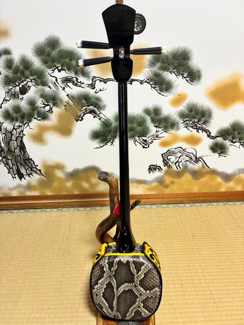 沖縄三線！貴重！知念大工型！本蛇皮！本張り！【一枚張り】