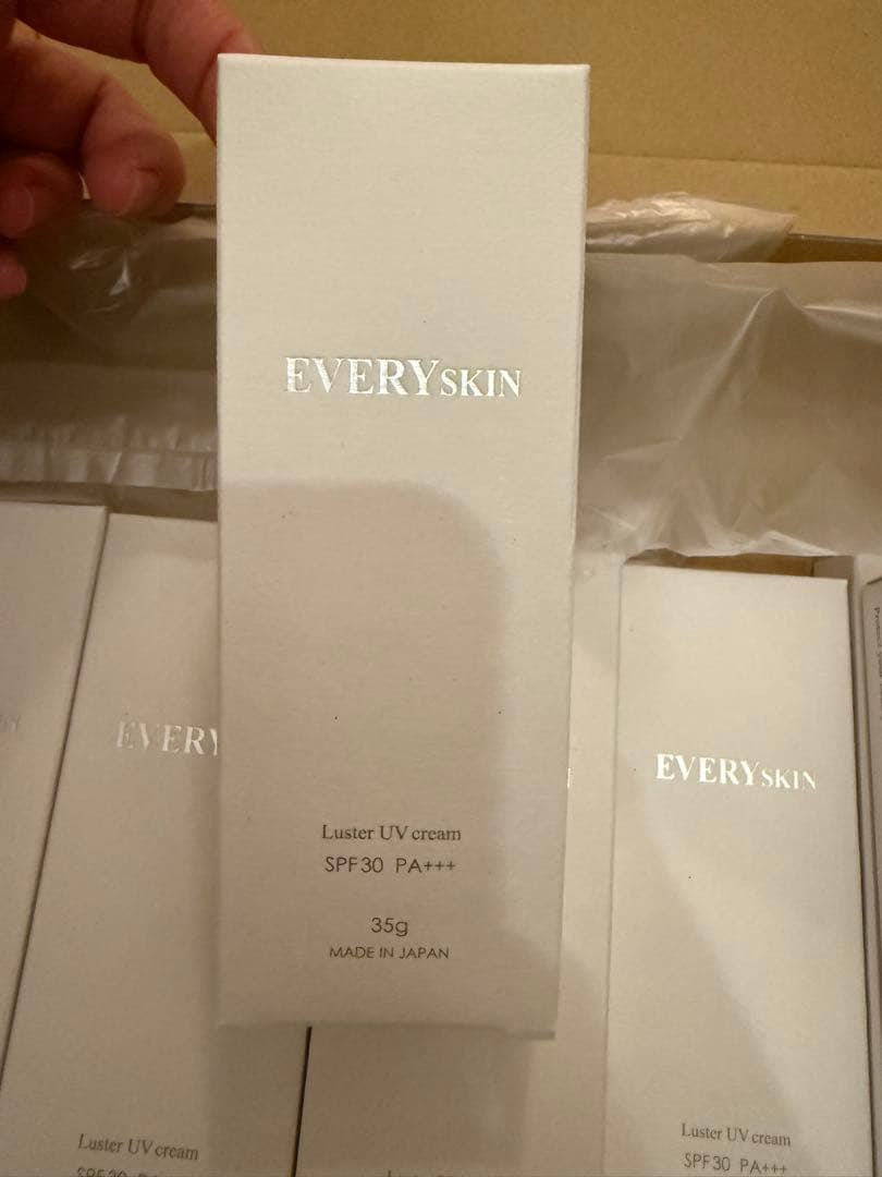 EVERY SKINラスターUVクリーム (日焼け止め )SPF30・PA