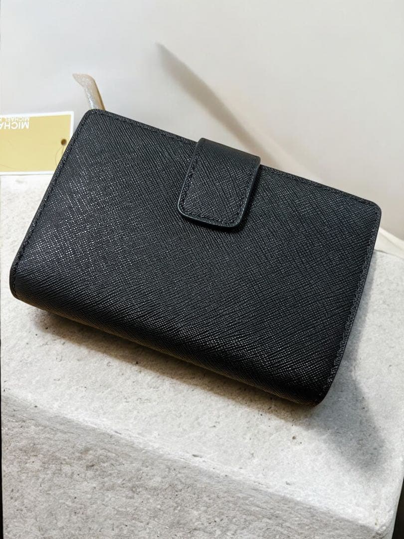 MICHAEL KORS ブラック 二つ折り財布　レディース　シンプル　黒