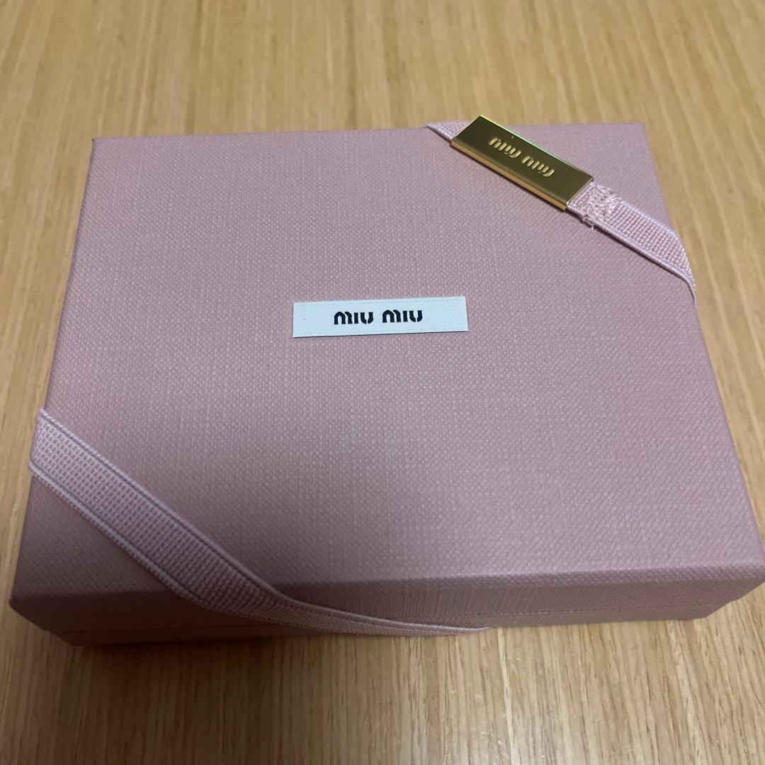 MIUMIU ミュウミュウ 二つ折り財布 マテラッセ ブラック 黒