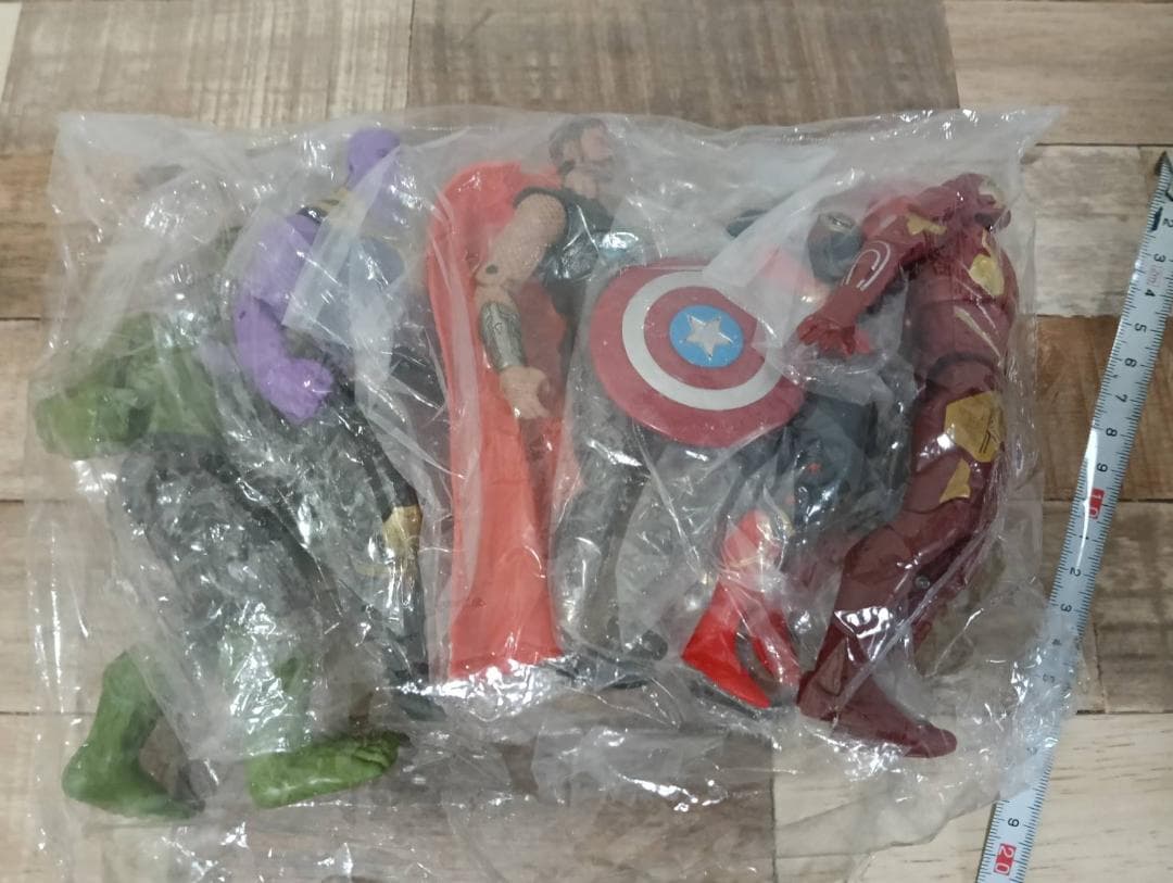 【新品未開封品】アベンジャーズ特別 6体フィギュア アイアンマン スパイダーマン