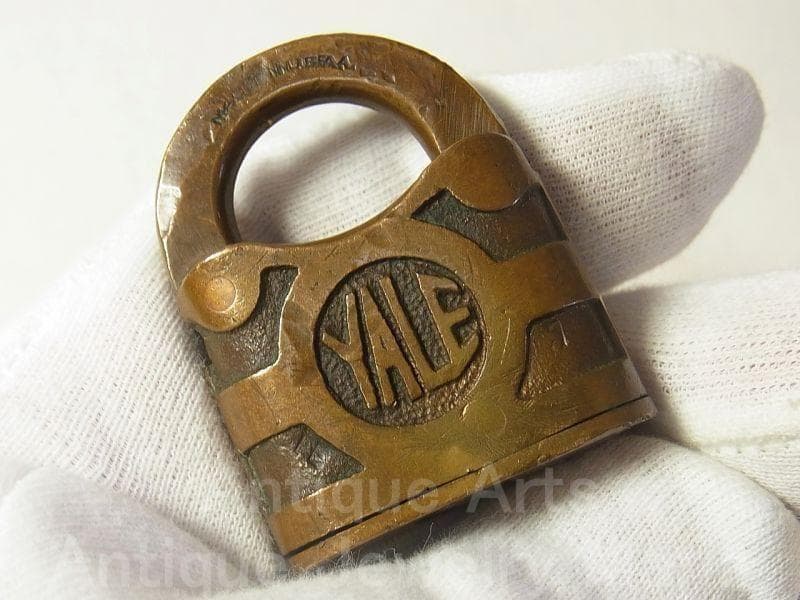 《p1036》【希少極ミニサイズ】 アンティーク YALE 南京錠 １９０２年