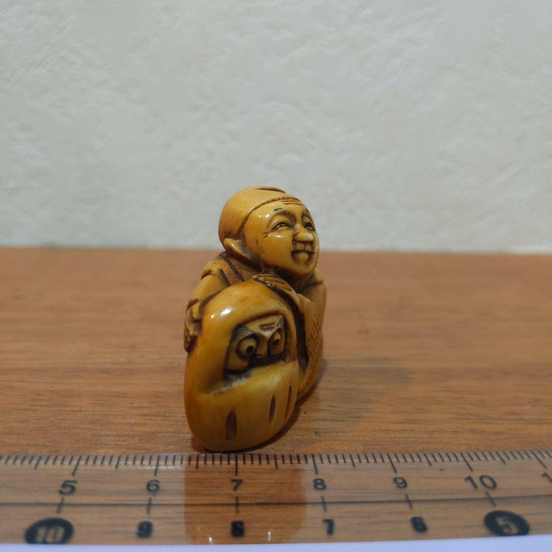時代提げ物 人物根付 天然素材 在銘【達磨職人】高さ約3.3cm 重さ約20ｇ