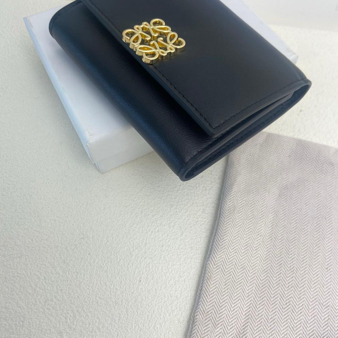 LOEWE プラックレザー 三つ折り財布（ゴールドロゴ付き）