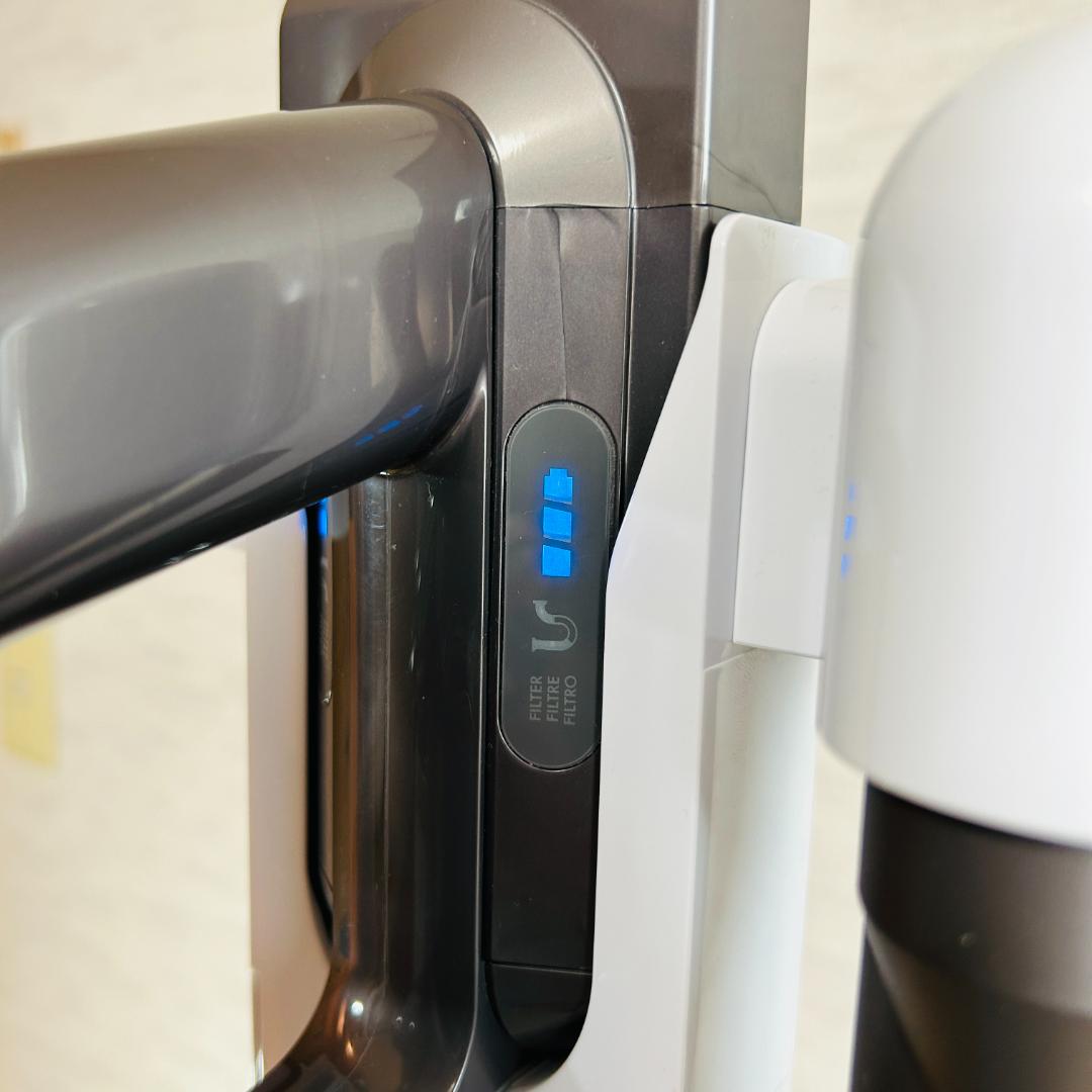 【現状品】Dyson(ダイソン) コードレスサイクロン掃除機 SV12FF