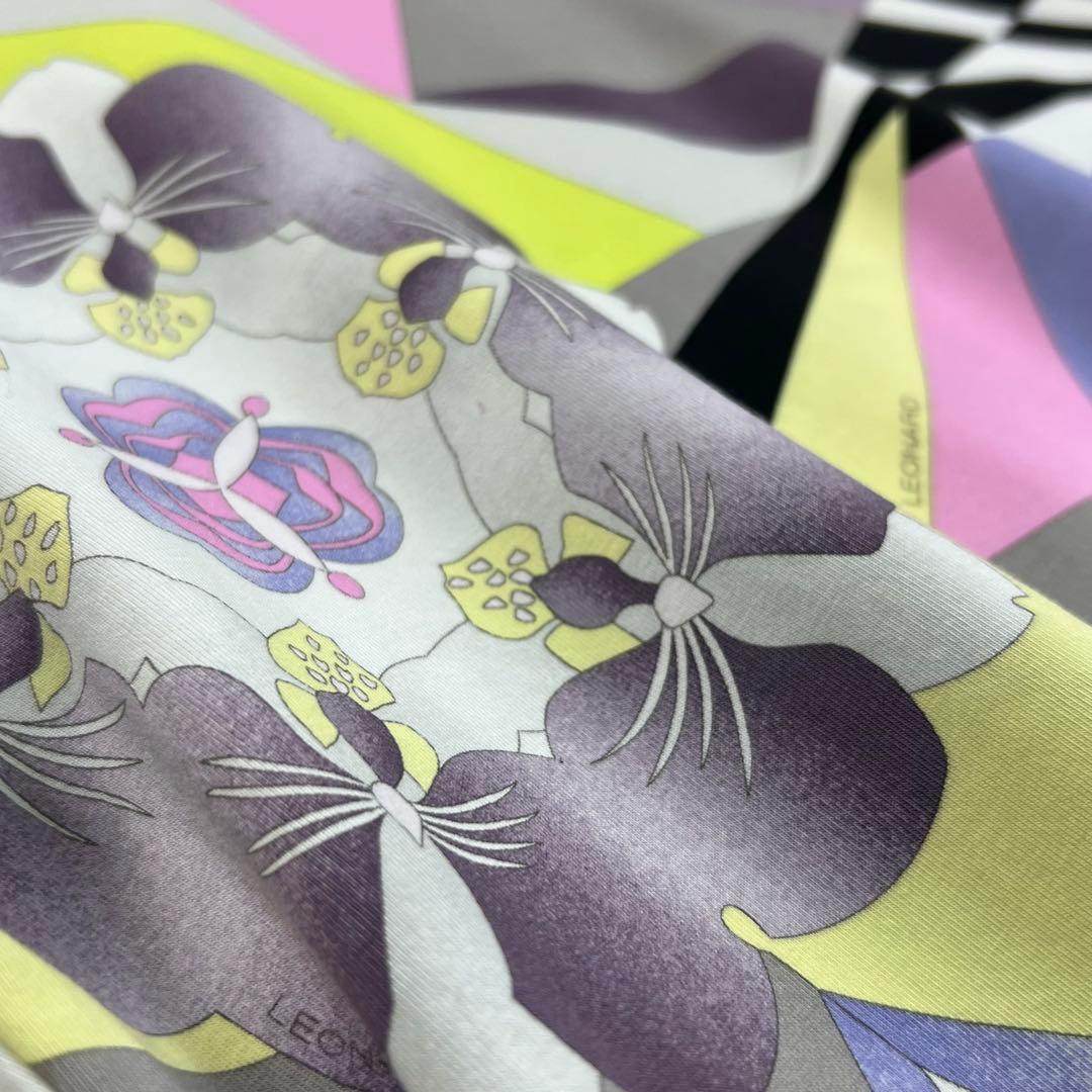 【レオナールスポーツ】コットンクルーネックTシャツ☆花柄モザイク☆カラフル☆XL