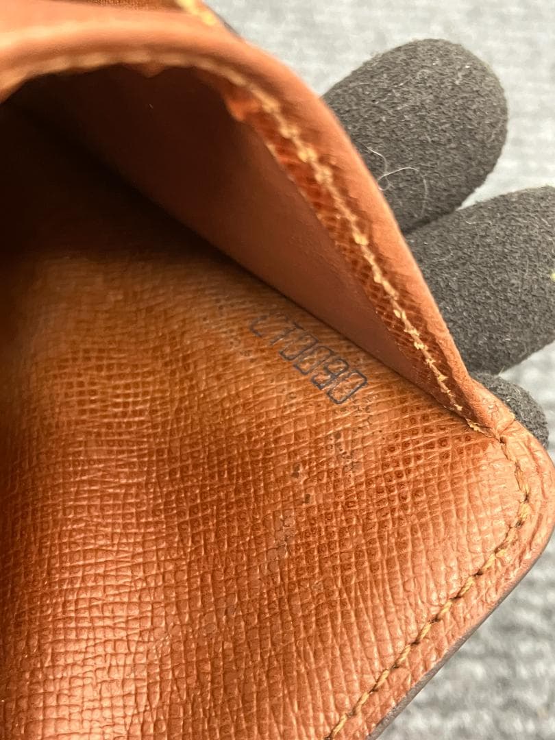 LOUIS VUITTON　二つ折り財布　モノグラム　コンパクトジップ　4552