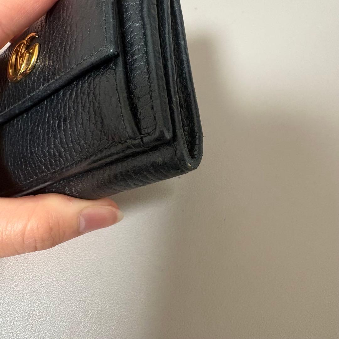 GGロゴ ブラックレザー 三つ折り財布 アーモンド