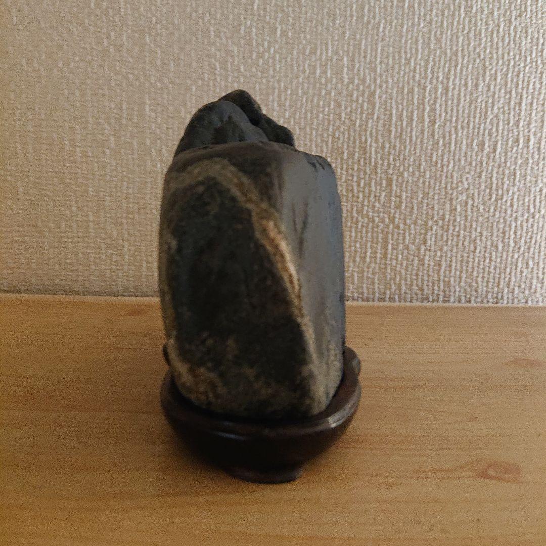 神居古潭石 1.8㎏ 北海道 奇石 紋様石 鑑賞石 台座付き