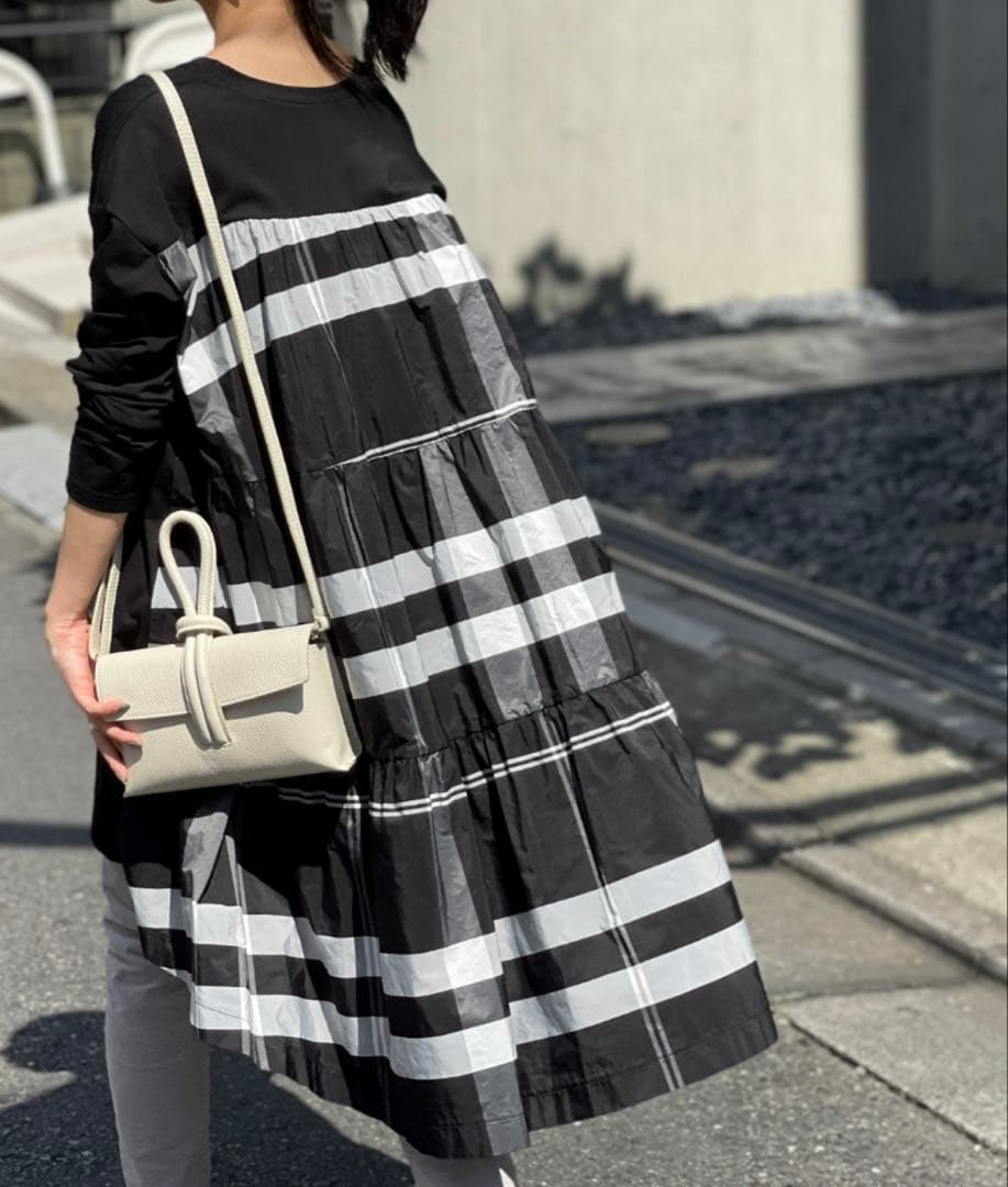 【極美品】BEARDSLEY✴︎タフタビッグチェックワンピース　ブラック