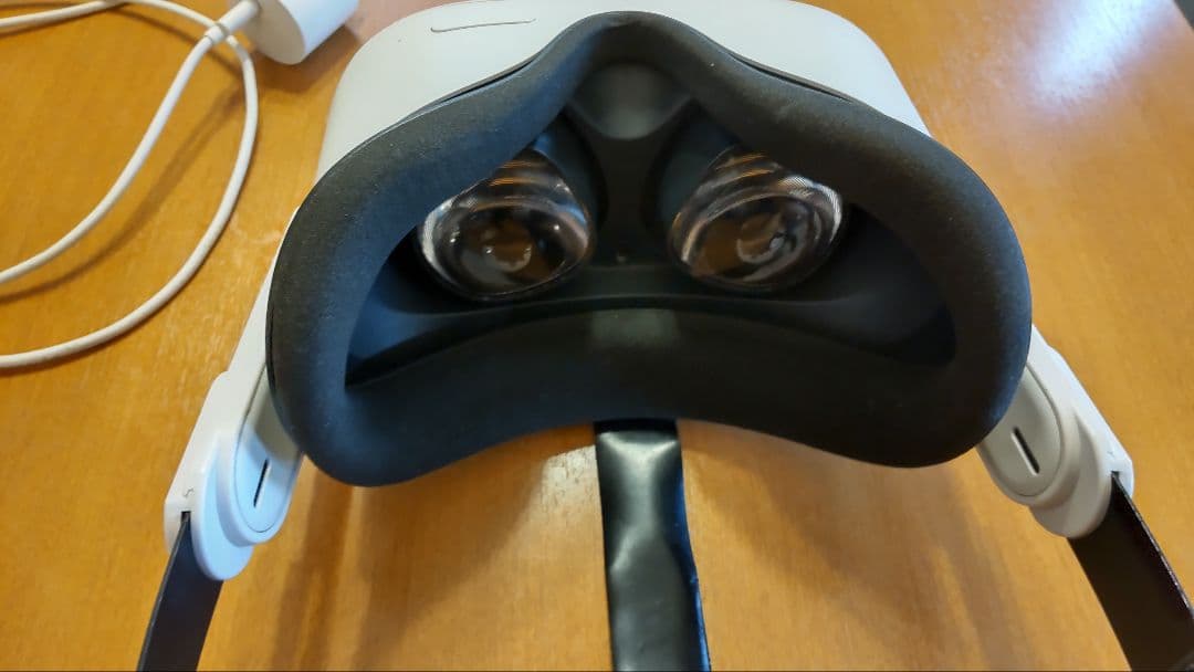 　Quest2 64GB VRヘッド コントローラーセット