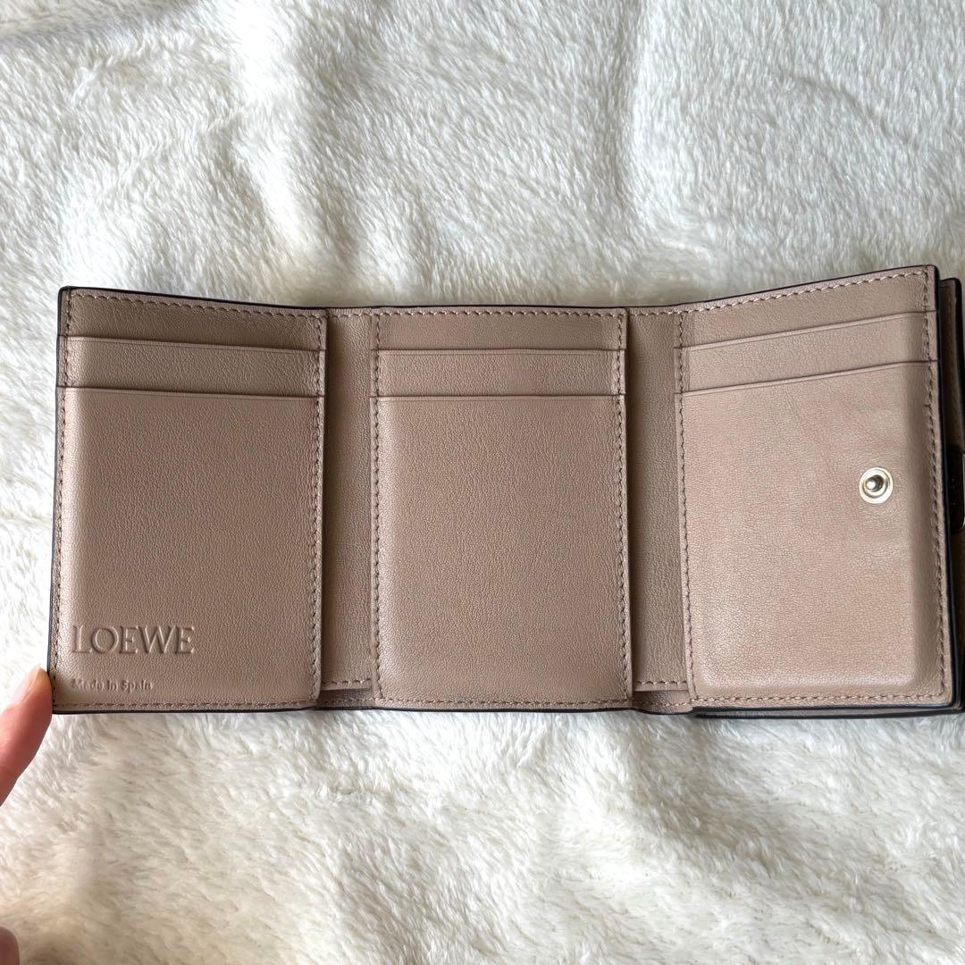 【美品】LOEWE アナグラム トライフォールド 三つ折り サンド 付属品あり