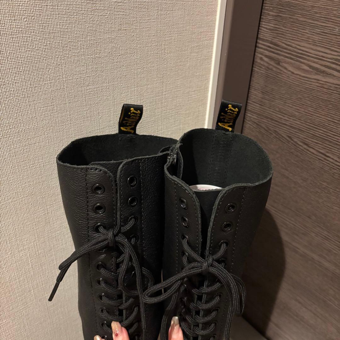【(=^ェ^=)商品】Dr.Martens 20ホールブーツ