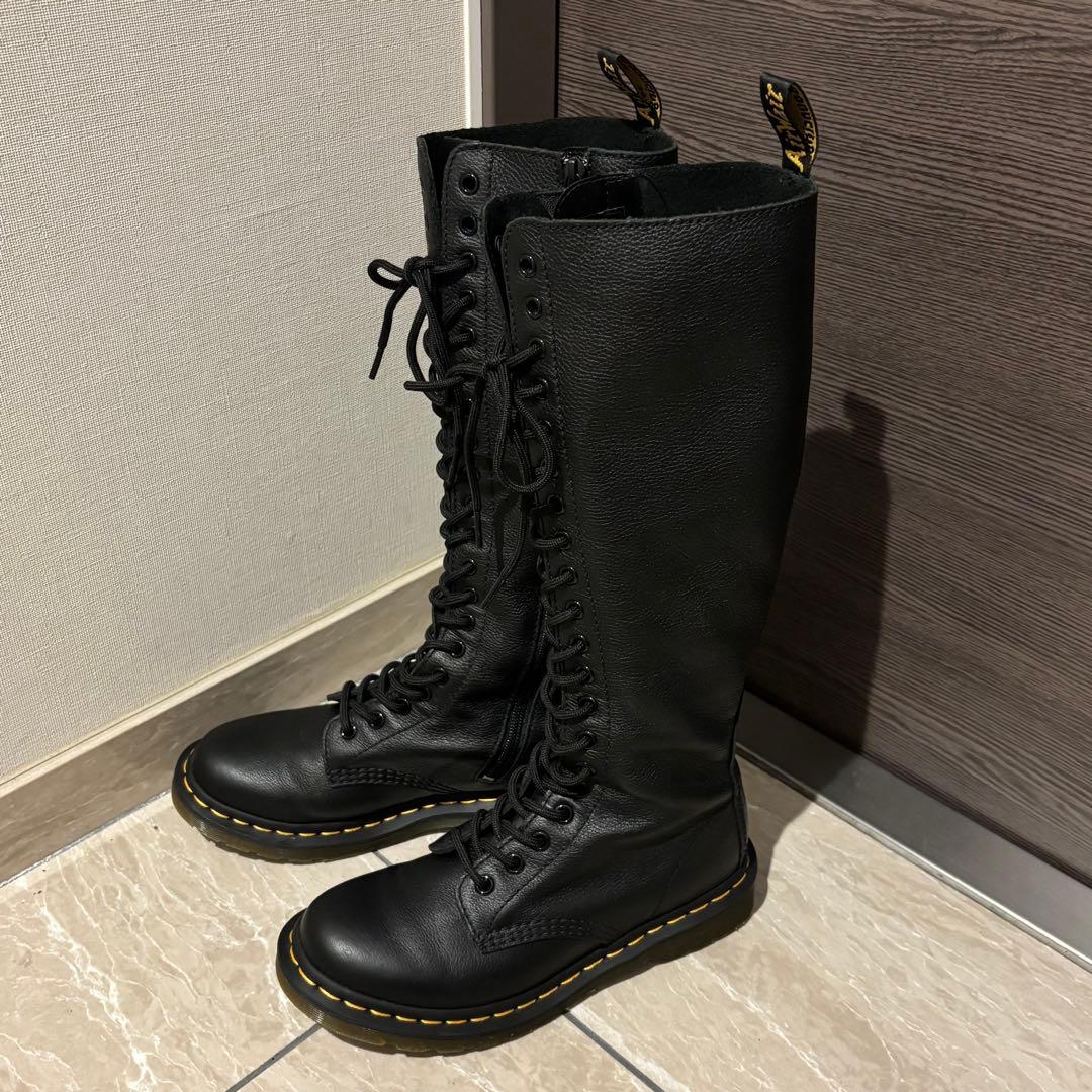 【(=^ェ^=)商品】Dr.Martens 20ホールブーツ