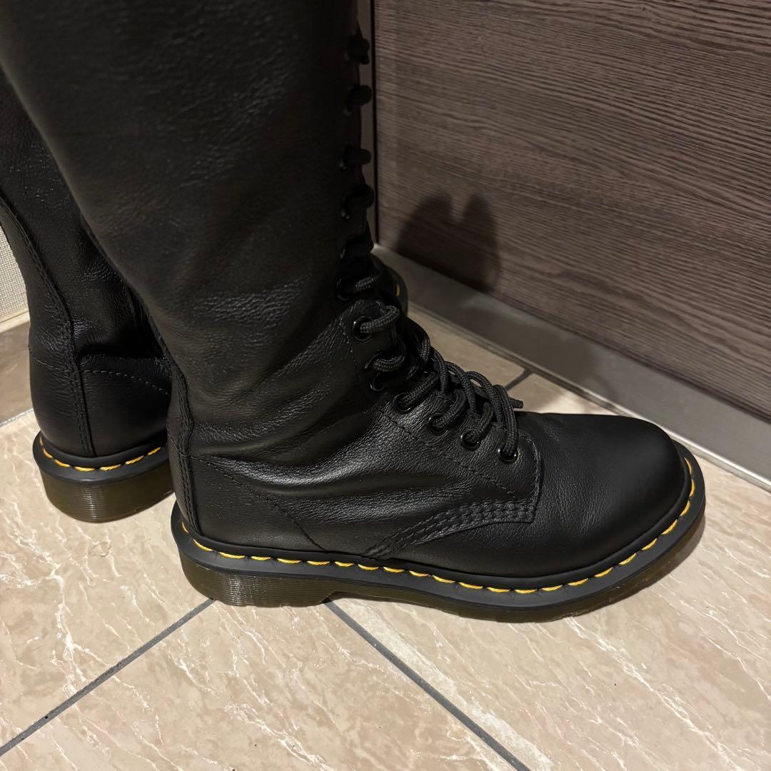 【(=^ェ^=)商品】Dr.Martens 20ホールブーツ