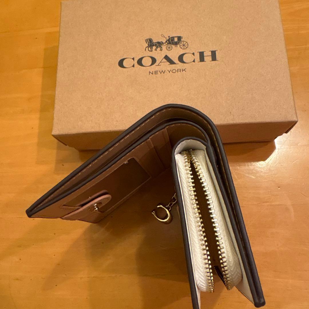お値下げです。　COACH コーチ　二つ折り　花柄　 ミニ財布　箱付き　新品