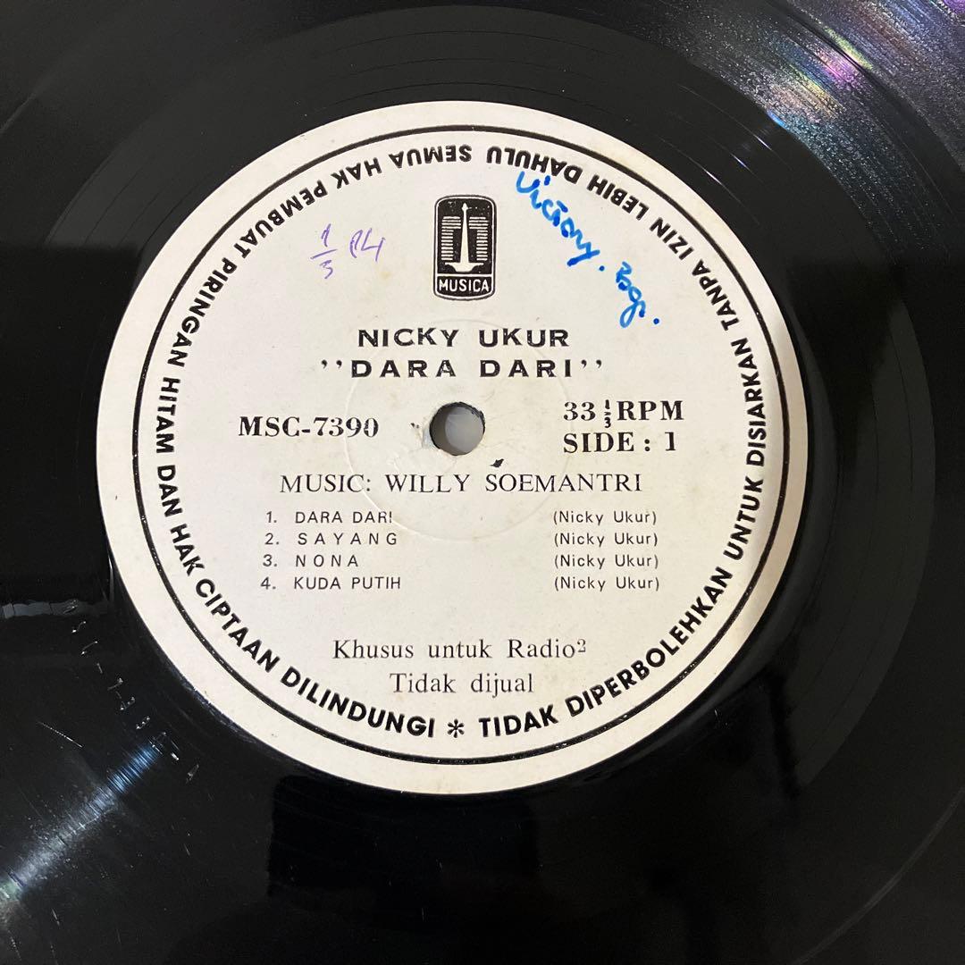 Nicky Ukur – Dara Dari