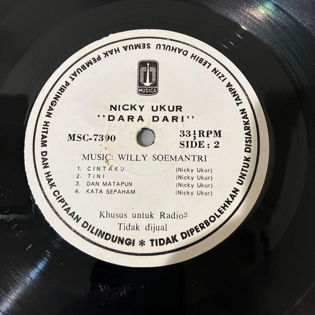 Nicky Ukur – Dara Dari