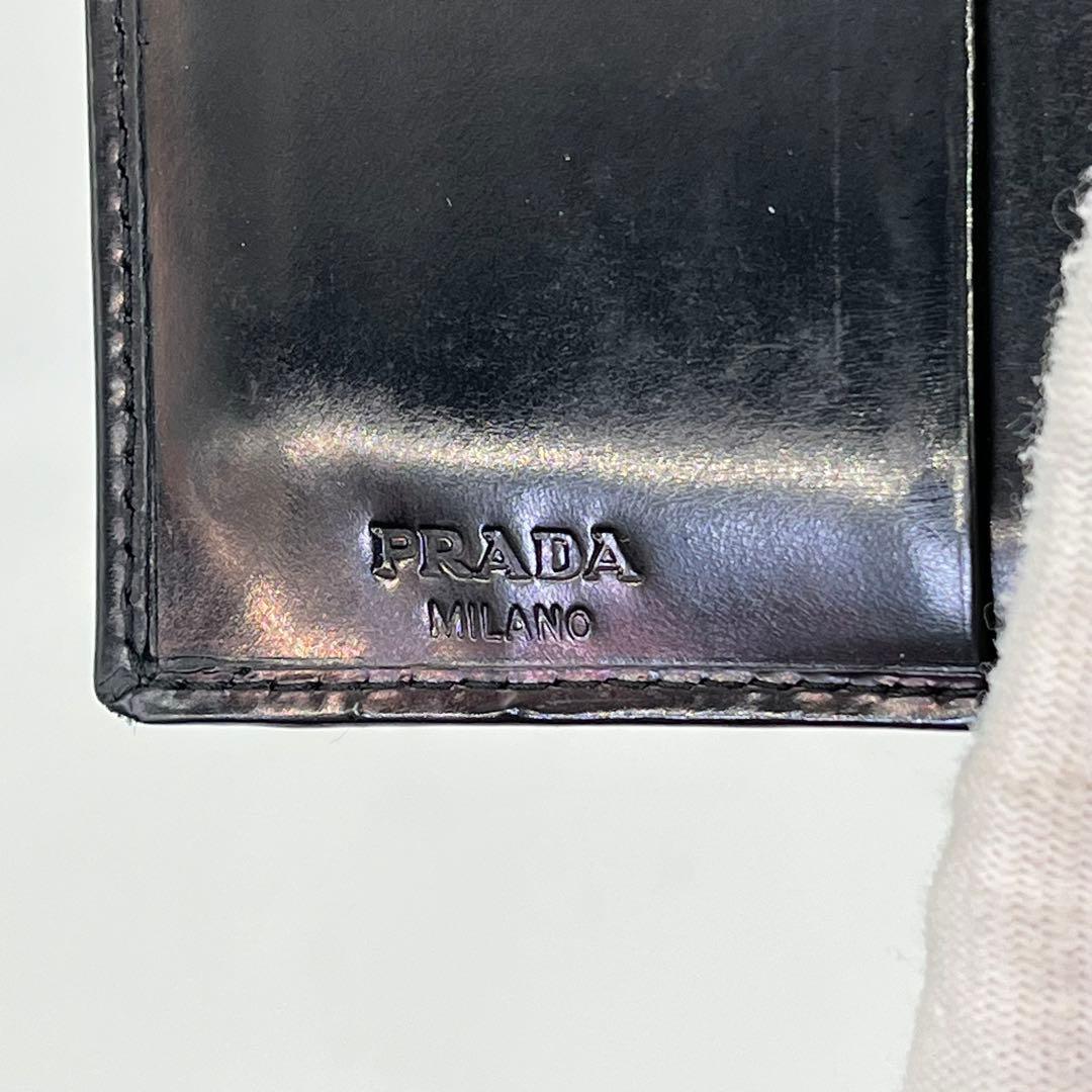 PRADA 二つ折り財布 ロゴ型押し ブラック エナメル 付属品付き 男女可能