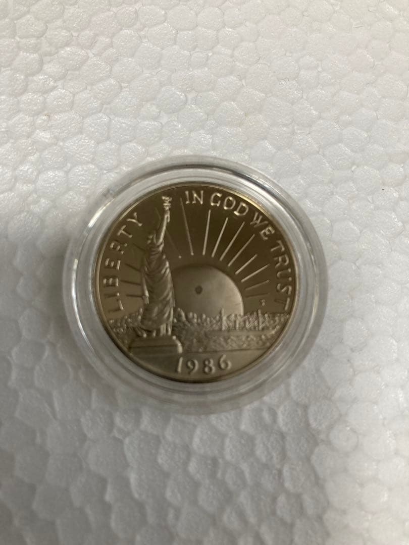 1986年、アメリカ自由の女神100周年プルーフ￼記念硬貨2枚セット￼