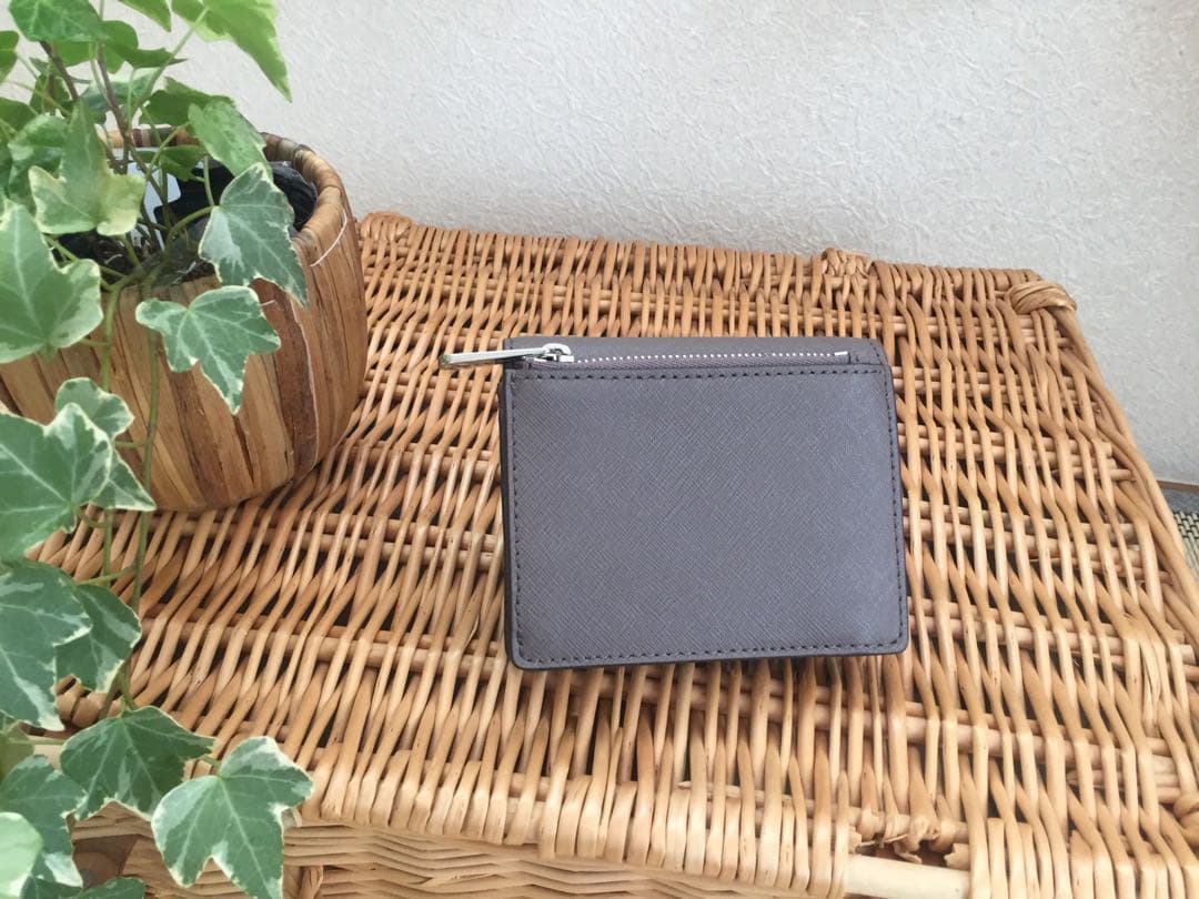 未使用タグ付き　MICHAEL KORS グレー 二つ折り財布