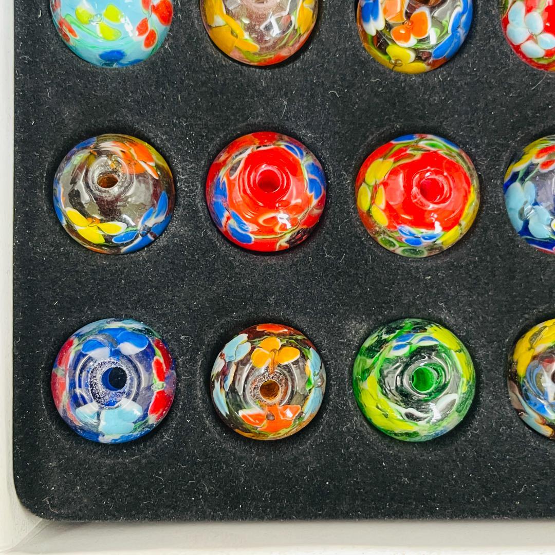 美品 トンボ玉 ガラス工芸 花文ビーズ 40点揃い 約2cm 蜻蛉玉 R8P2