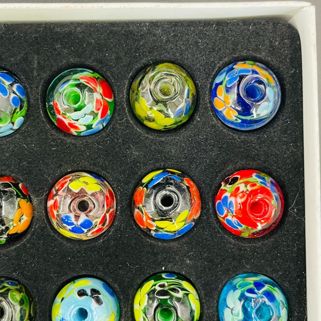 美品 トンボ玉 ガラス工芸 花文ビーズ 40点揃い 約2cm 蜻蛉玉 R8P2