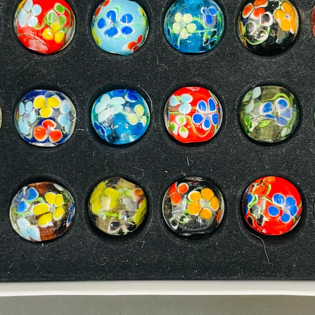 美品 トンボ玉 ガラス工芸 花文ビーズ 40点揃い 約2cm 蜻蛉玉 R8P2