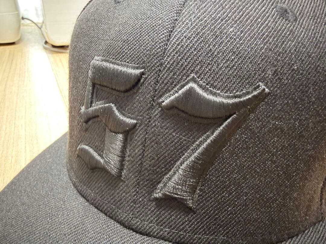 ［特注品］NewEra キャップ 7 5/8（60.6cm）背番号57 特注刺繍
