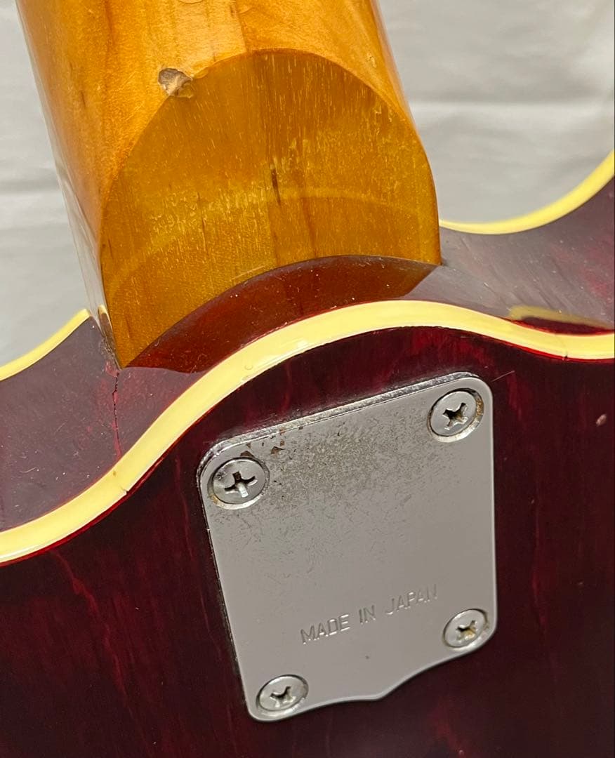 mosrite Avengers　セミアコ