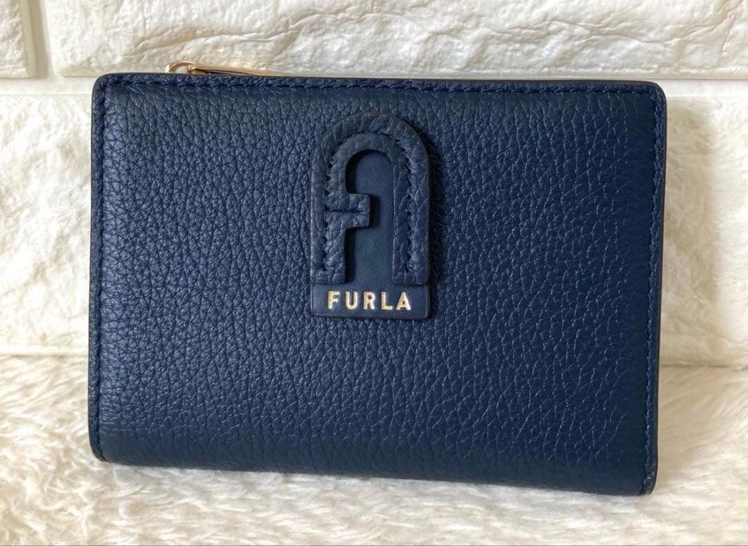 美品【FURLA 】フルラ　二つ折り財布　ネイビー
