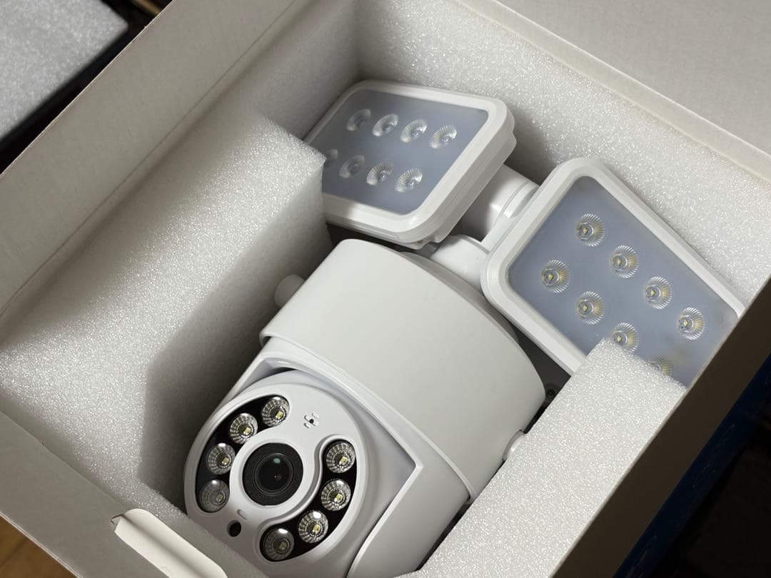 防犯カメラ ライト付き 屋外 屋内 wi-fi スマホ通知 監視カメラ IP65