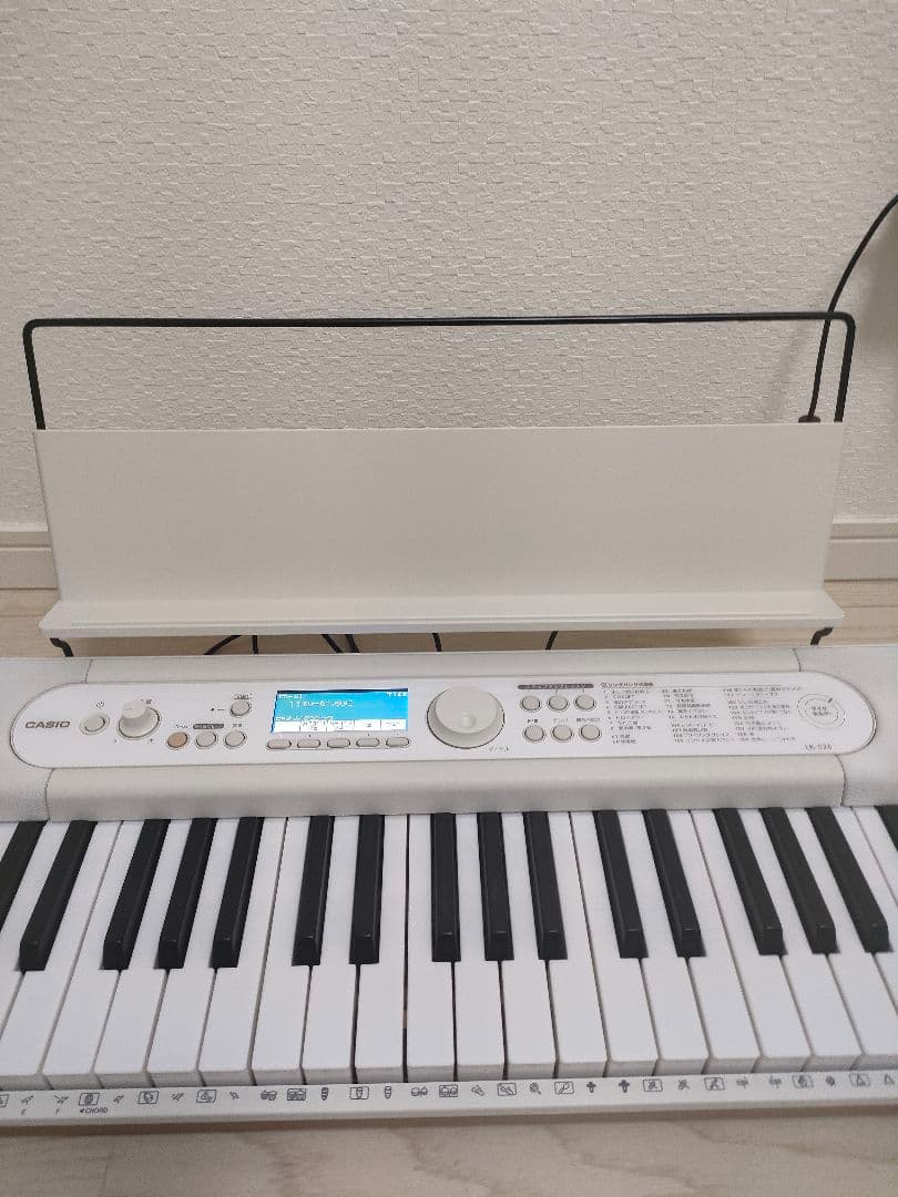 美品　カシオ　電子キーボード　LK-526 61鍵盤　光ナビゲーション
