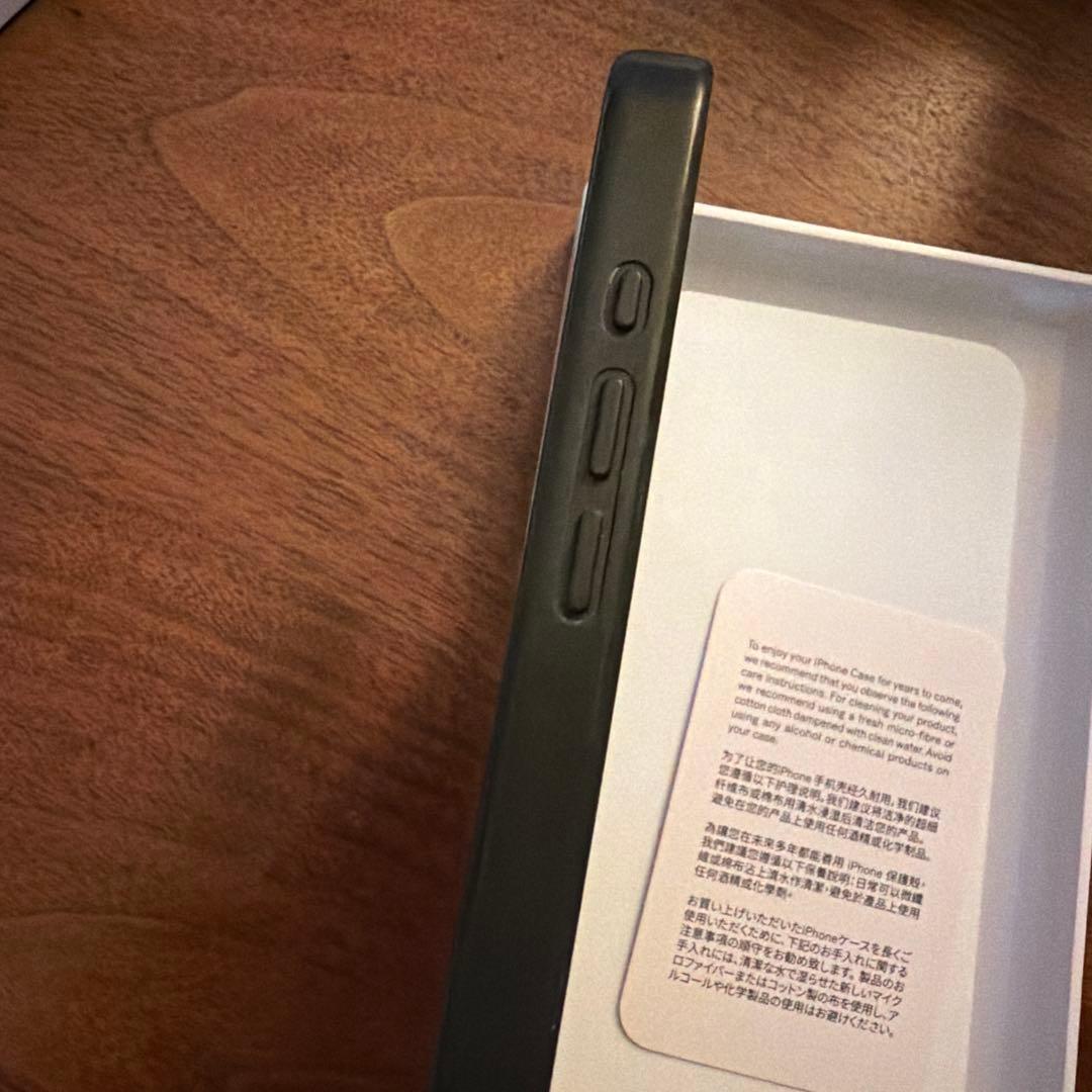 RIMOWA iPhone 16promax ケース　シルバー