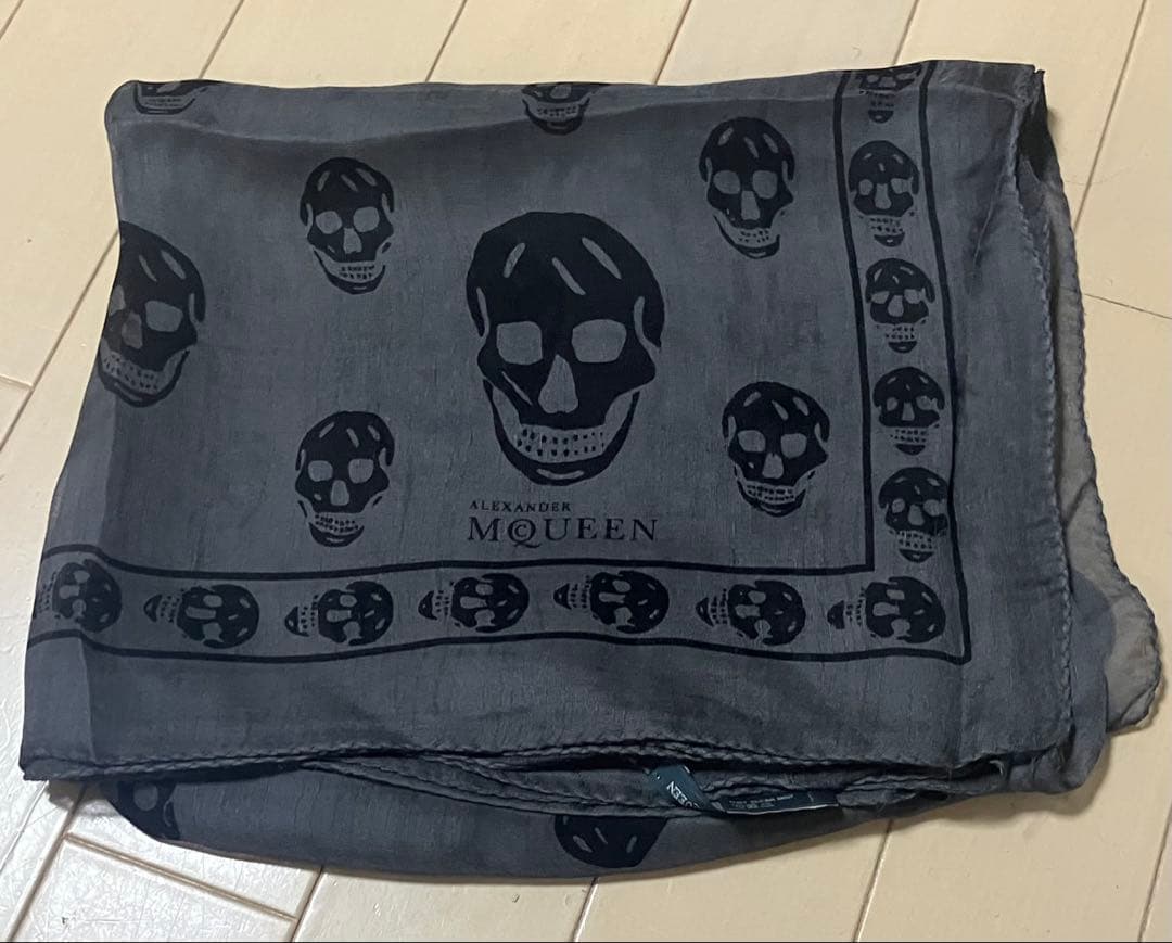 紫*苑様 ALEXANDER MCQUEEN スカルストール　グレー×ブラックプ