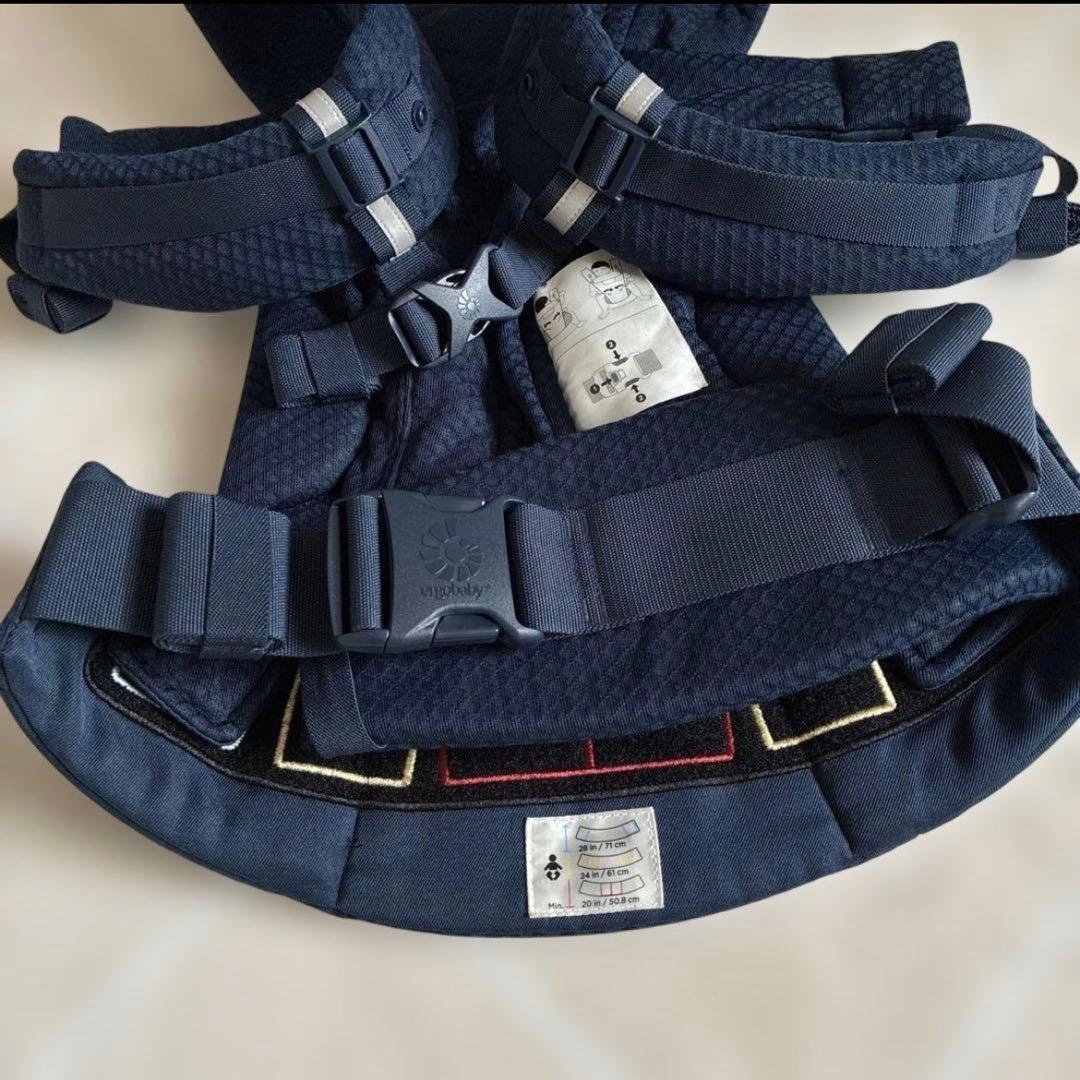 美品　エルゴオムニブリーズ　ミッドナイトブルー　ergobabyの抱っこ紐