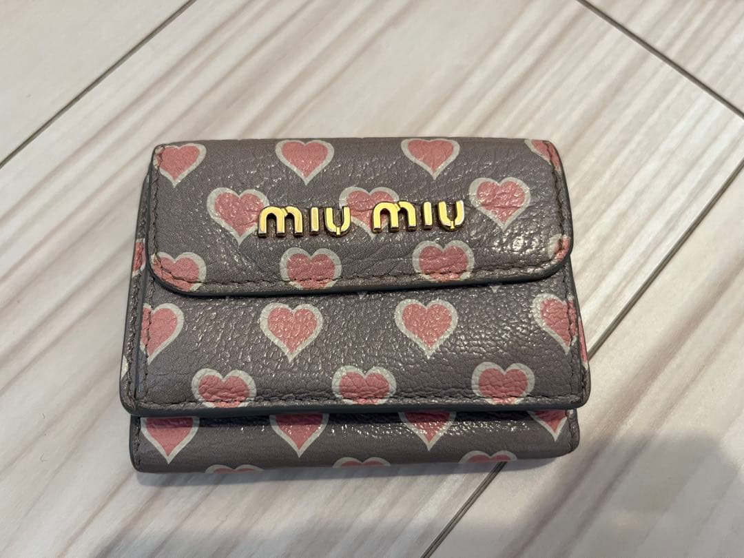 MIU MIU 三つ折り財布 ハート柄 コンパクト 箱付き