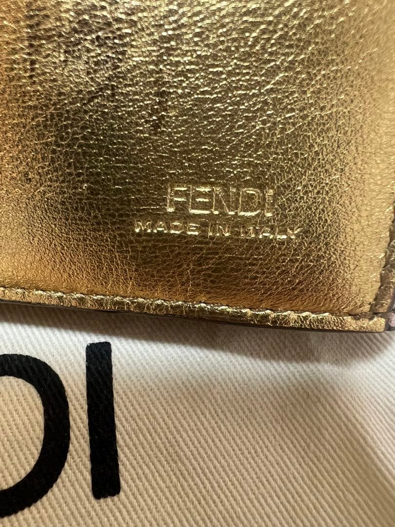FENDI 二つ折り財布 ゴールド ピンク値下げした