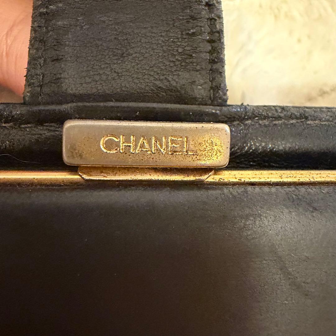 CHANEL シャネル　ブラックレザー 二つ折り財布　がま口　黒