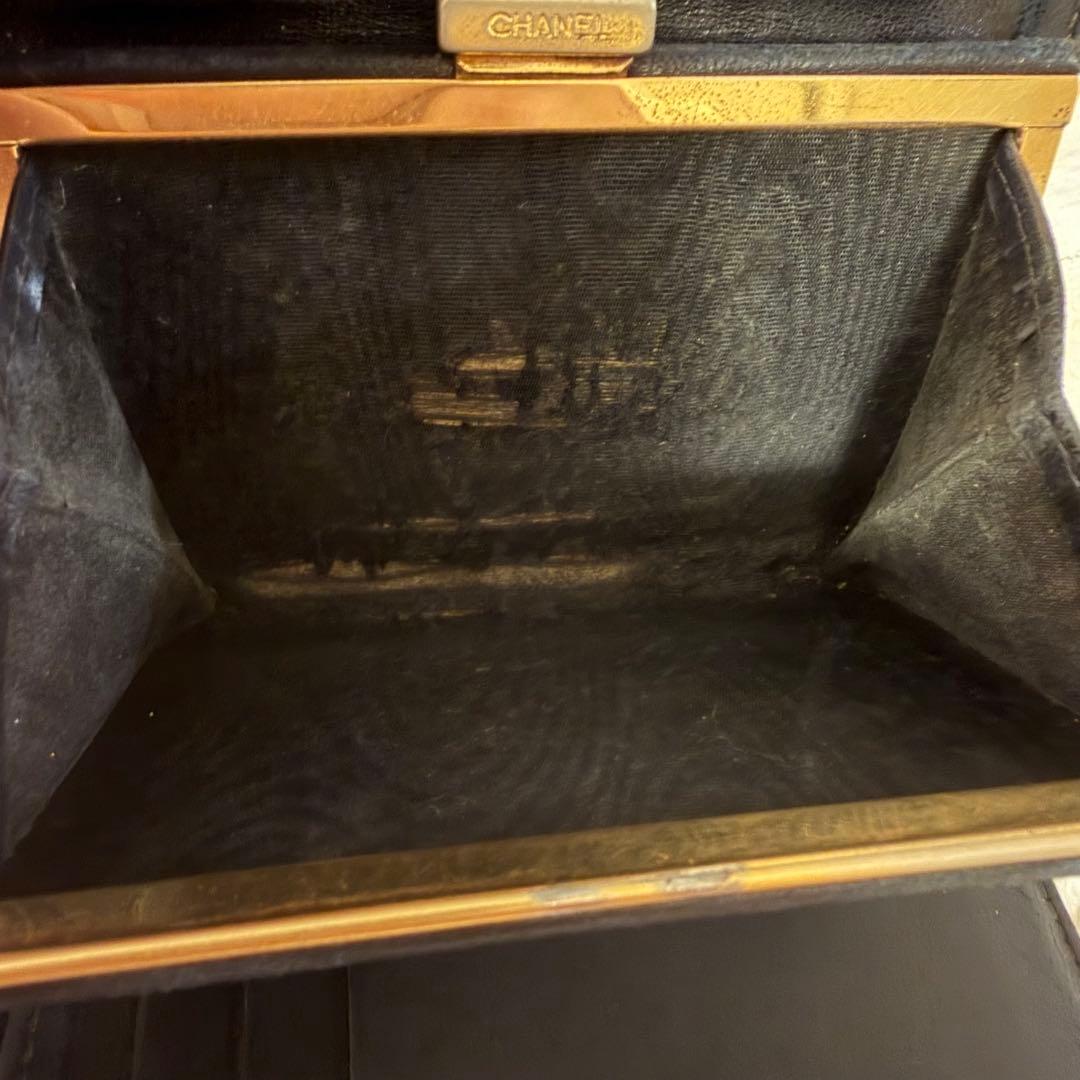CHANEL シャネル　ブラックレザー 二つ折り財布　がま口　黒