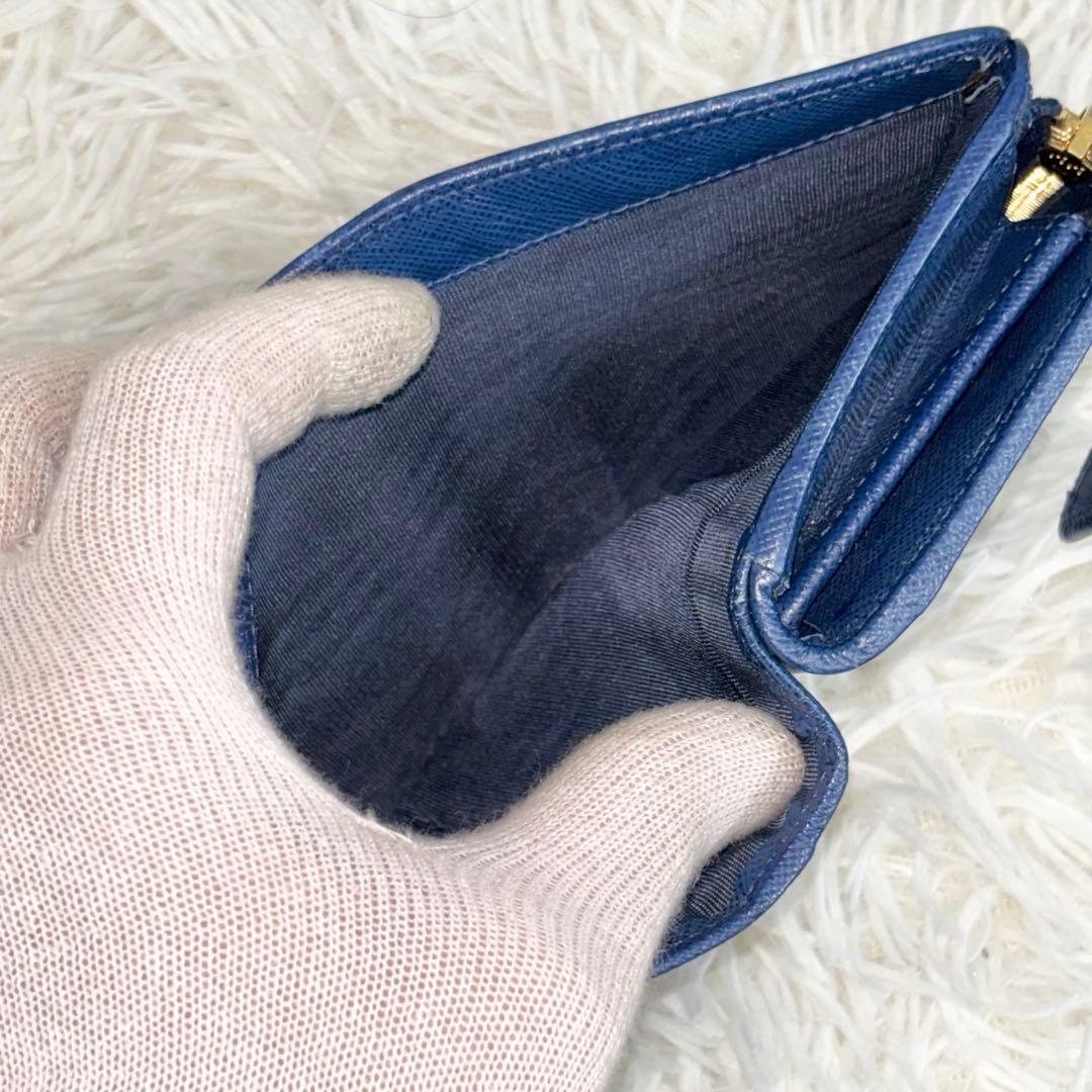 美品✨プラダ 二つ折り財布 メタルロゴ サフィアーノ ギャランティカード 箱 青