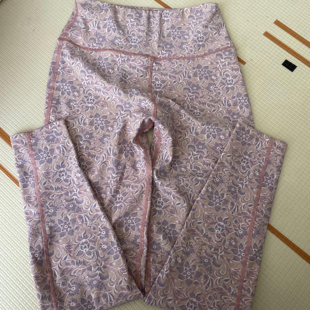 emmi ヨガウェア 上下セット　花柄