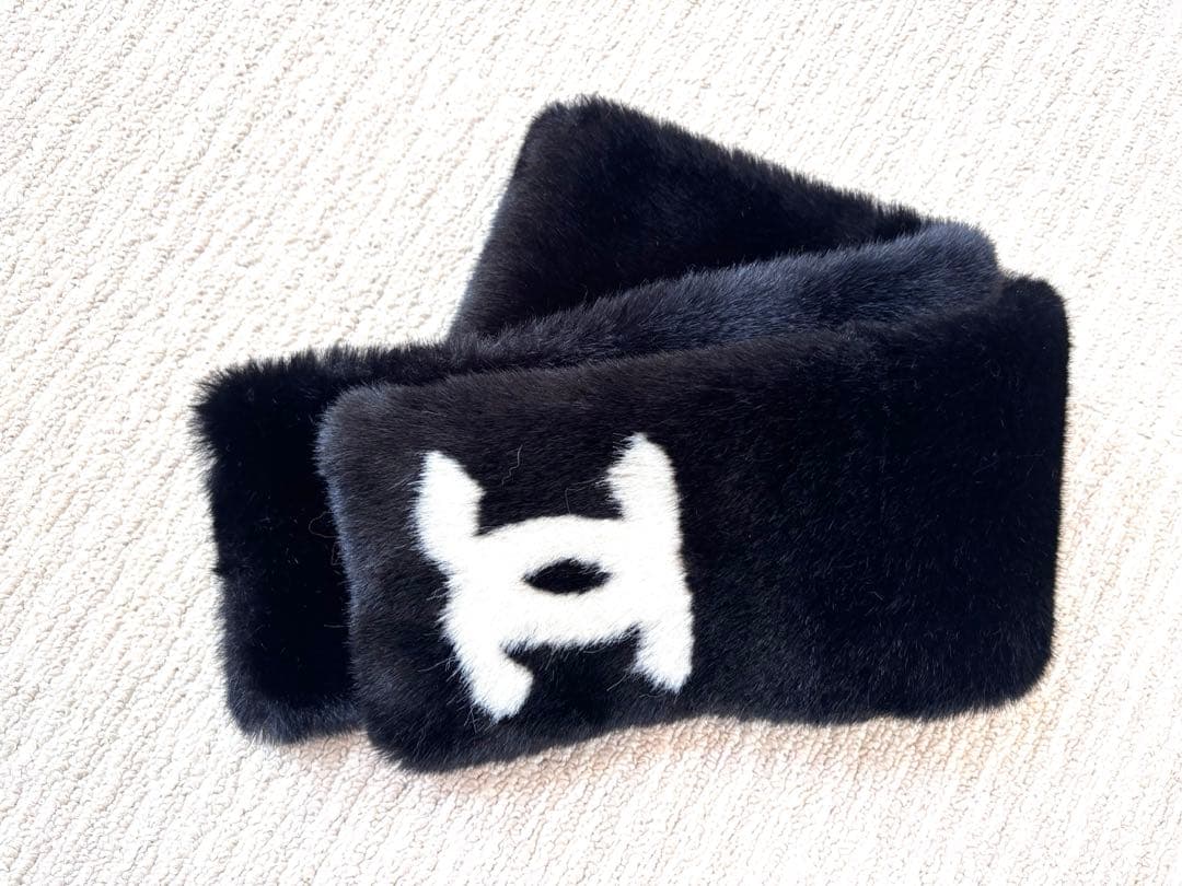 CHANEL ノベルティマフラー フェイクファー ロゴ ボアマフラー
