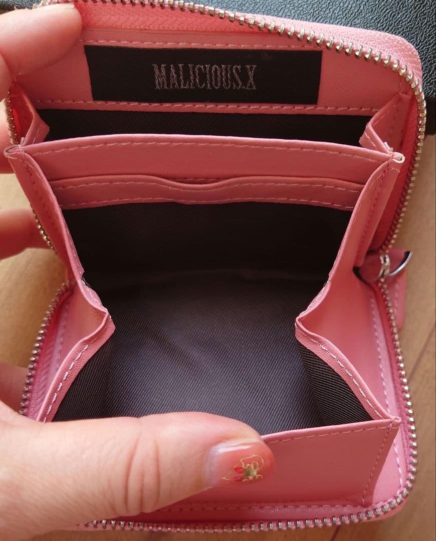 MALICIOUS.X【箱付き美品】目のデザイン 二つ折り財布 ピンク