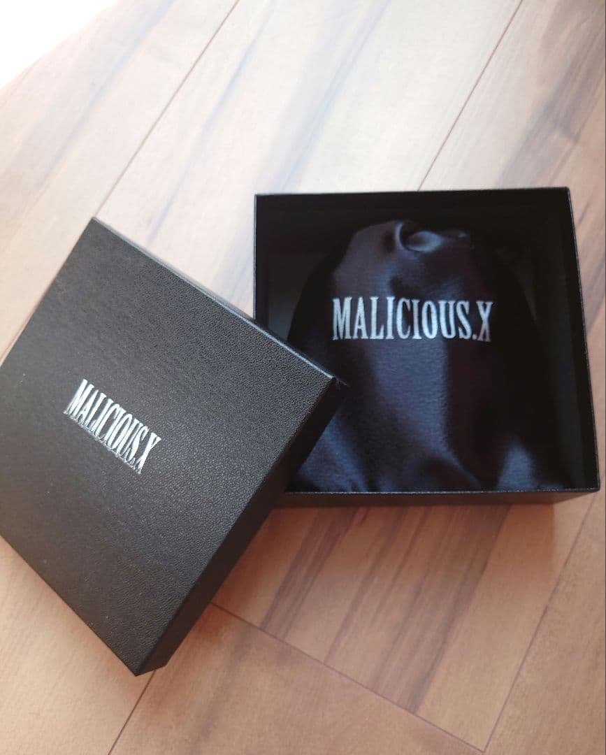 MALICIOUS.X【箱付き美品】目のデザイン 二つ折り財布 ピンク
