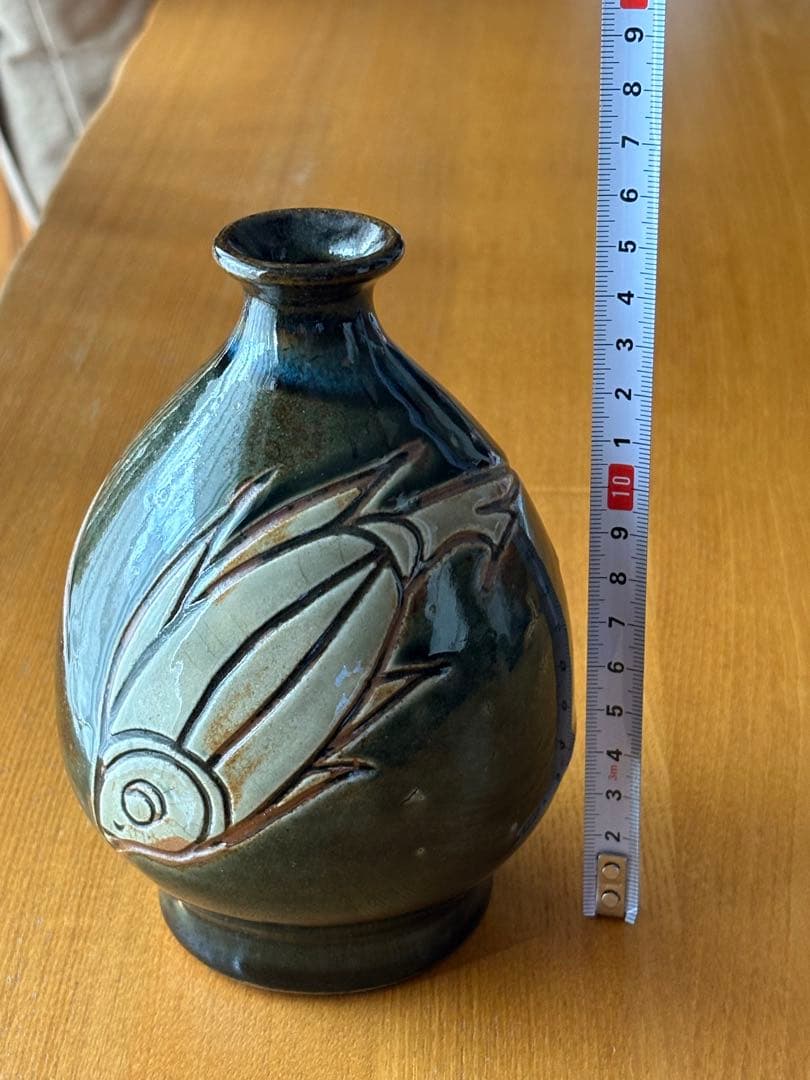 金城須美子（宮城須美子）の陶器　魚紋様 高さ約15cm やちむん