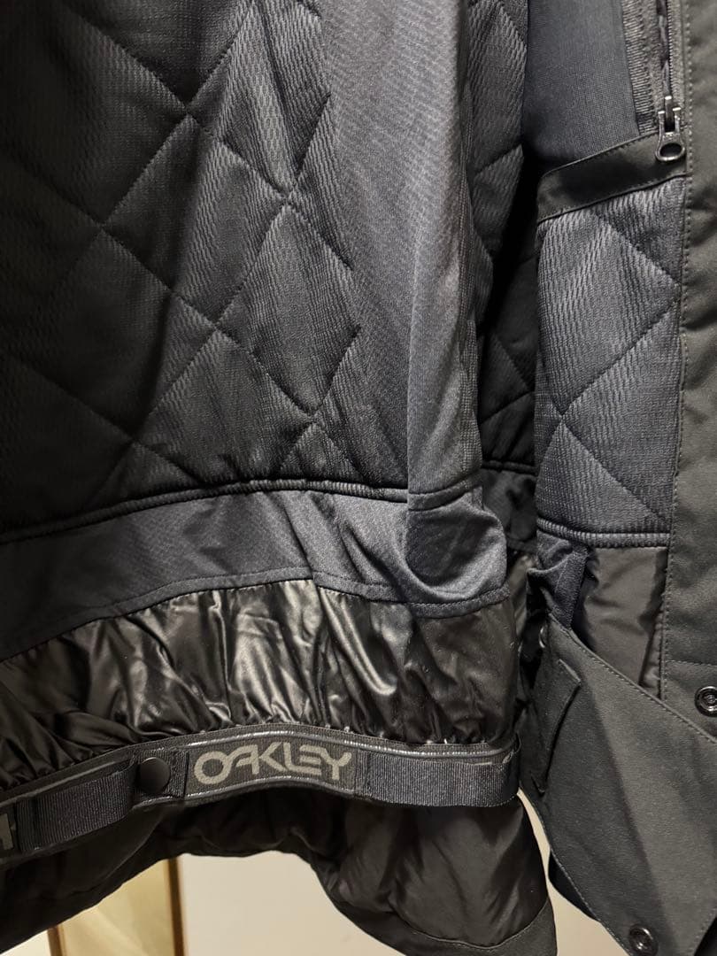 美品　OAKLEY ジャケット ブラック　スノーボード　ウェア