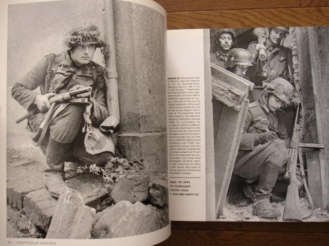 洋書 Kampfraum Arnheim: A Photo Study of